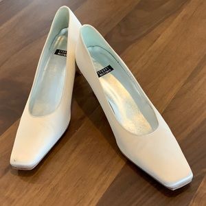 Stuart Weitzman Blush Satin Dyeable Pumps 7AA